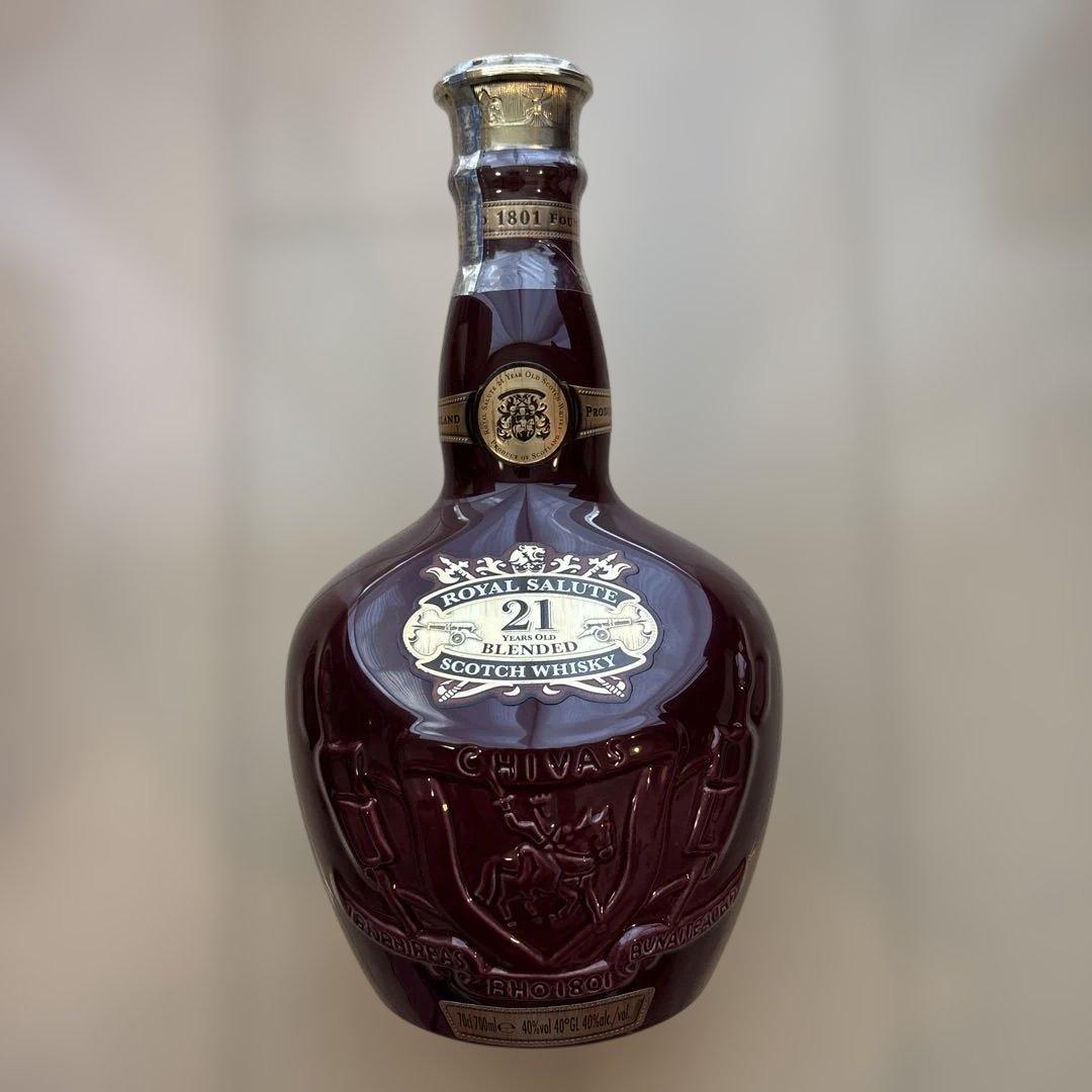 ロイヤルサルート 21年 赤陶器ボトル 700ml 40％