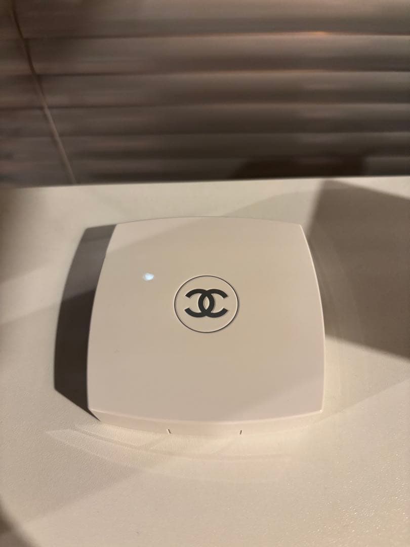 CHANEL ルブラン コンパクト ラディアンス10ベージュ　ファンデーション
