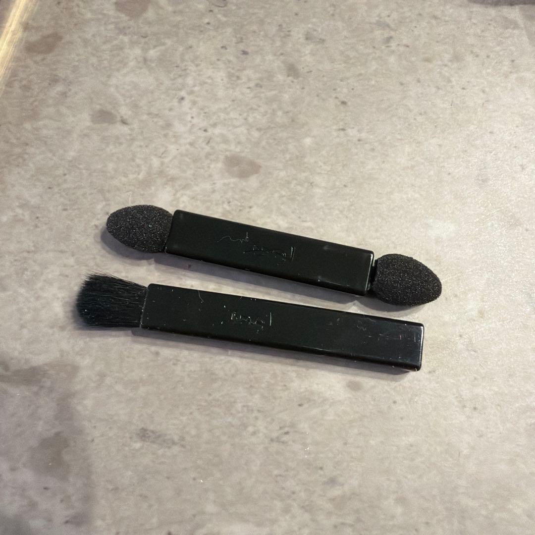 ysl YSL イヴ・サンローランアイシャドウ126
