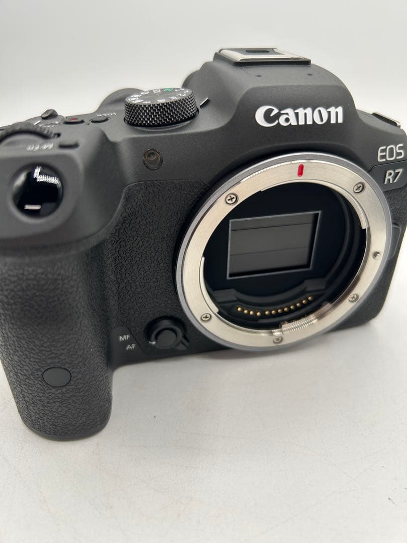 EOS R7 キヤノン ミラーレスカメラ　Canon RFマウント ほぼ新品