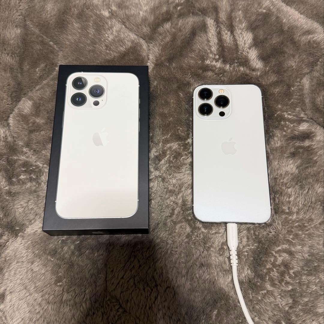 iPhone13proシルバー 256GB SIMフリー　付属品あり　美品