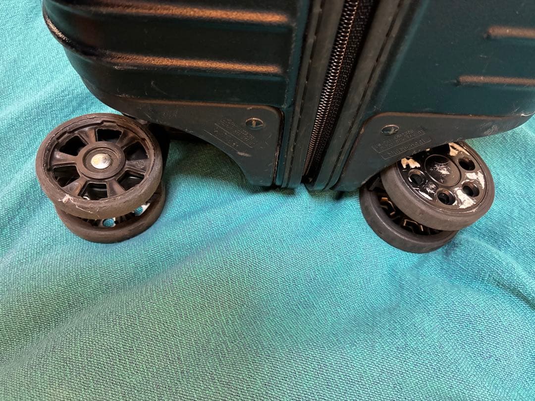 【程よい使用感】リモワ RIMOWA ボレロ 完了品 4輪 2〜3泊 黒
