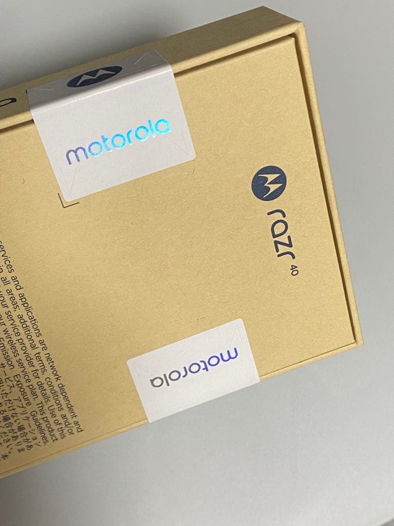 【新品未開封】motorola razr 40 バニラクリーム 256GB