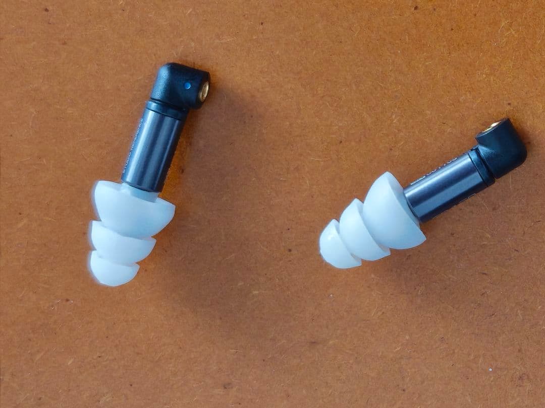 ER4SR　MMCX汎用L字変換アダプタ付き