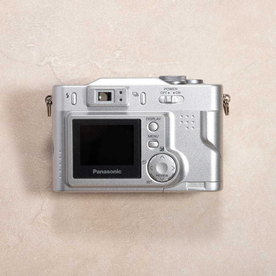 【単3電池で動く】Panasonic LUMIX DMC-LC20　シルバー