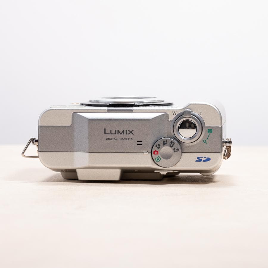 【単3電池で動く】Panasonic LUMIX DMC-LC20　シルバー