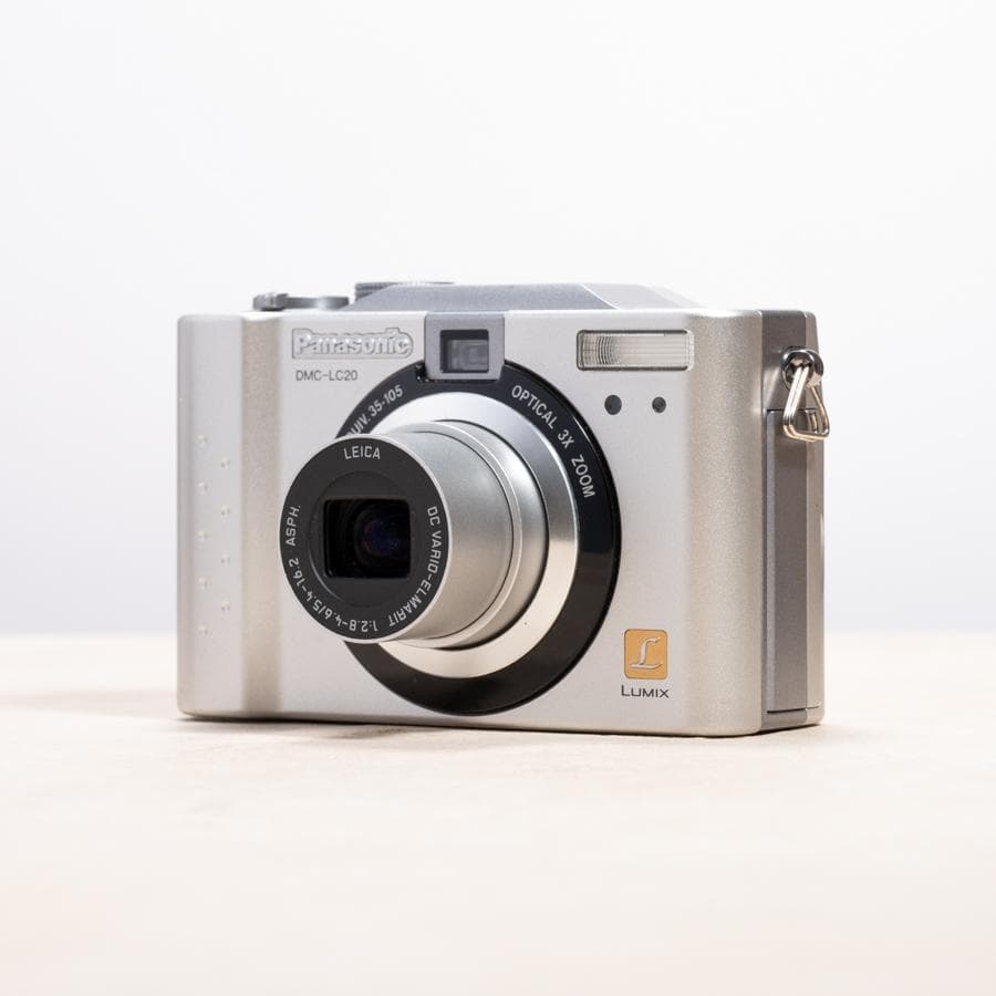 【単3電池で動く】Panasonic LUMIX DMC-LC20　シルバー