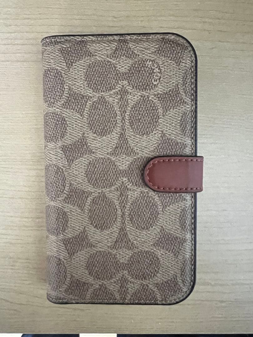 新品　coach iPhone15 ケース