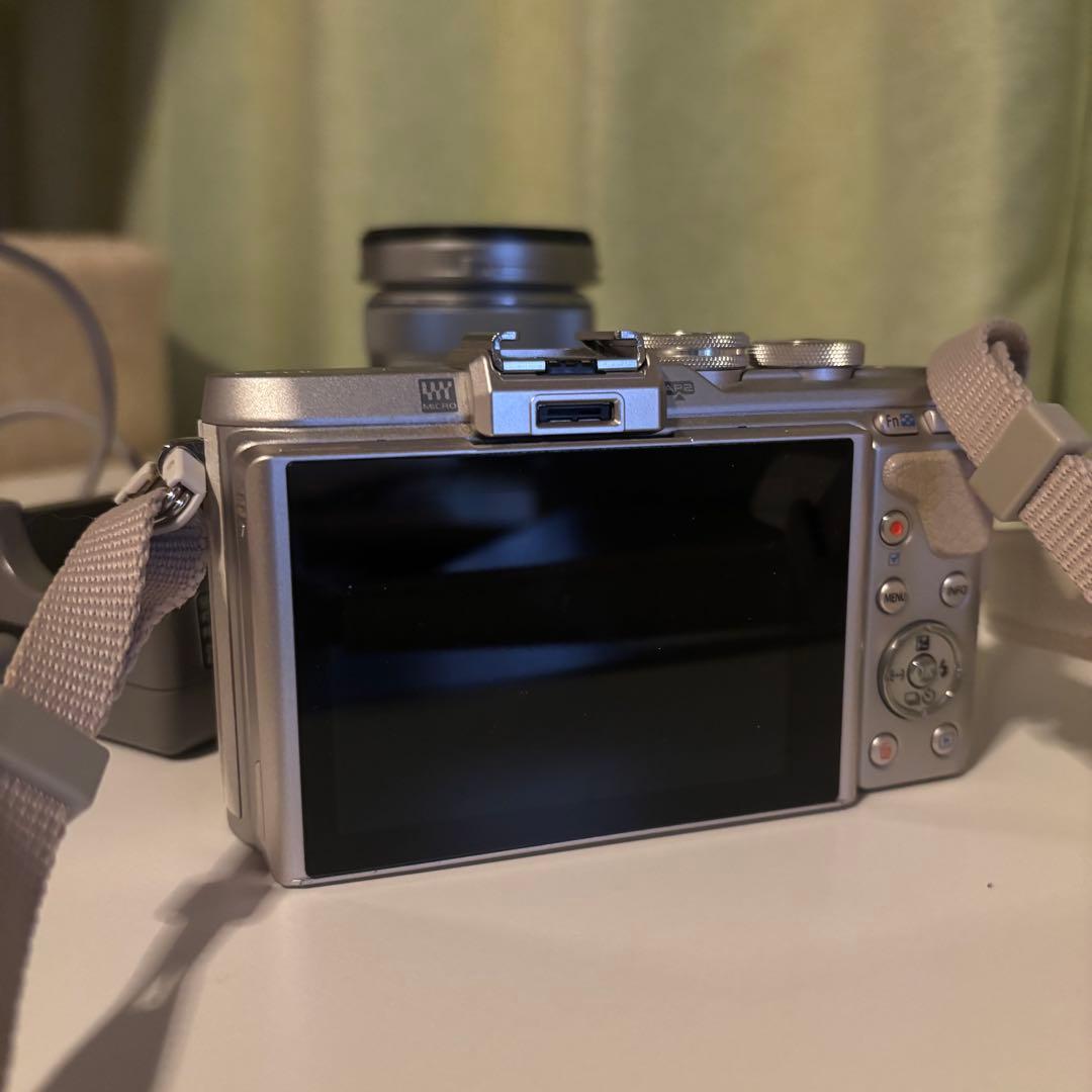【中古品】OLYMPUS PEN E-PL8 ホワイト