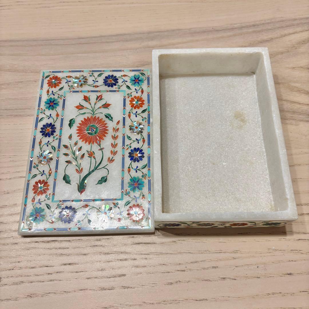 大理石の宝石箱　宝箱　インド　細工　花模様