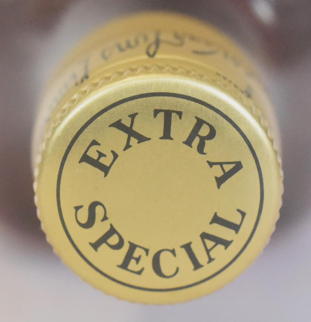 【ジョニーウォーカー黒●金キャップ750ml●黒紋章箱入り●6-02-19-55