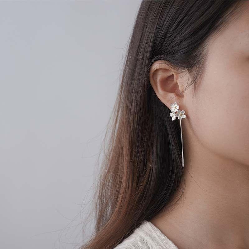 ワスレナグサのピアス - 耳を華やかさを添える　R418