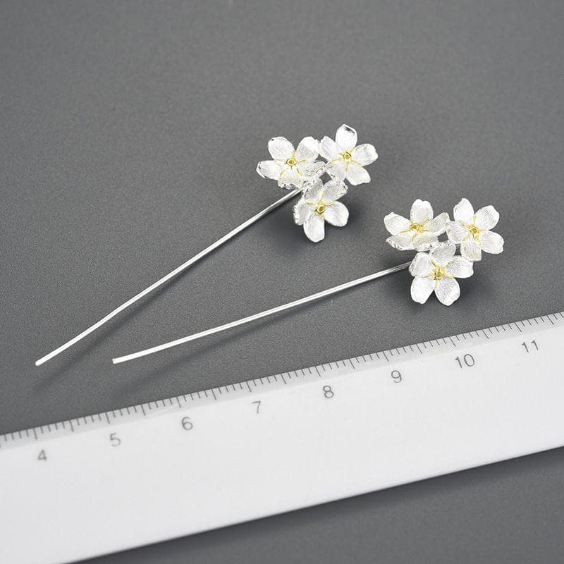 ワスレナグサのピアス - 耳を華やかさを添える　R418