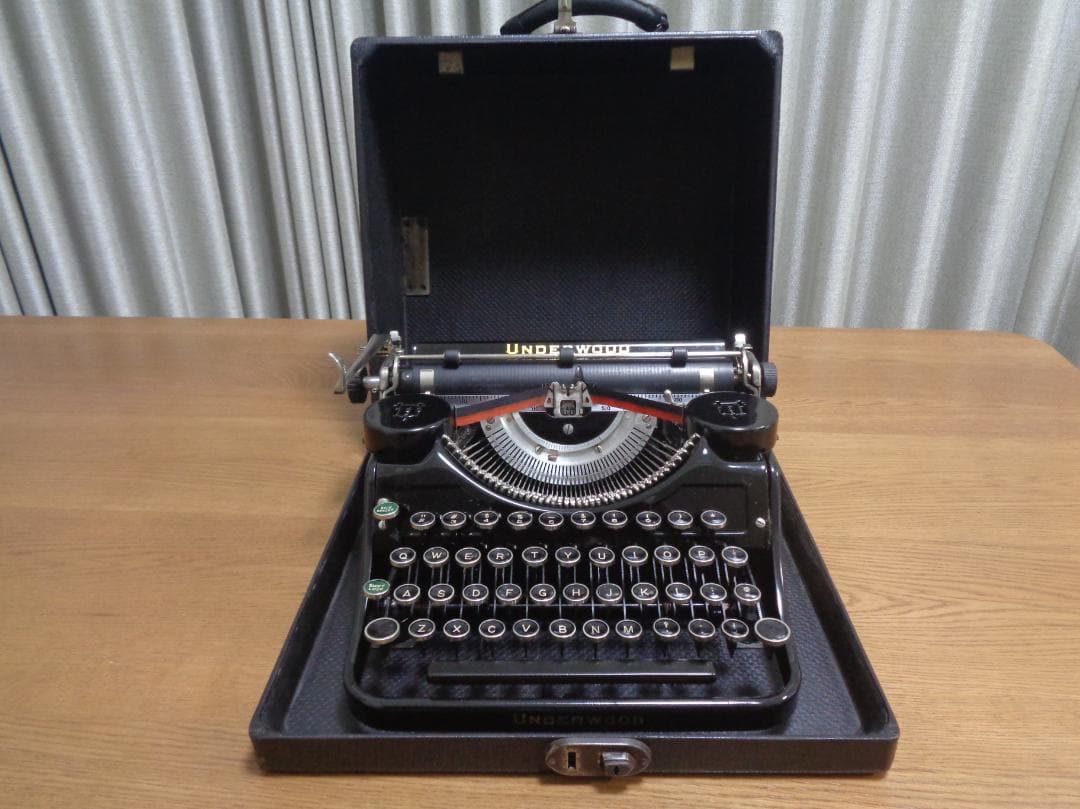 実働品　UNDERWOOD UNIVERSAL アンダーウッドタイプライター