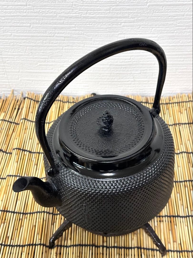 未使用品　南部盛栄堂造　１８型アラレ　鉄瓶　南部鉄瓶　南部鉄器　調理器具
