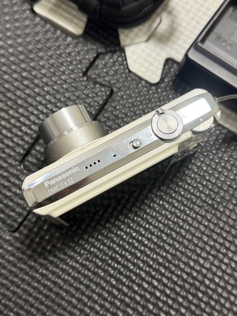 Panasonic LUMIX DMC-FX37コンパクトデジタルカメラ