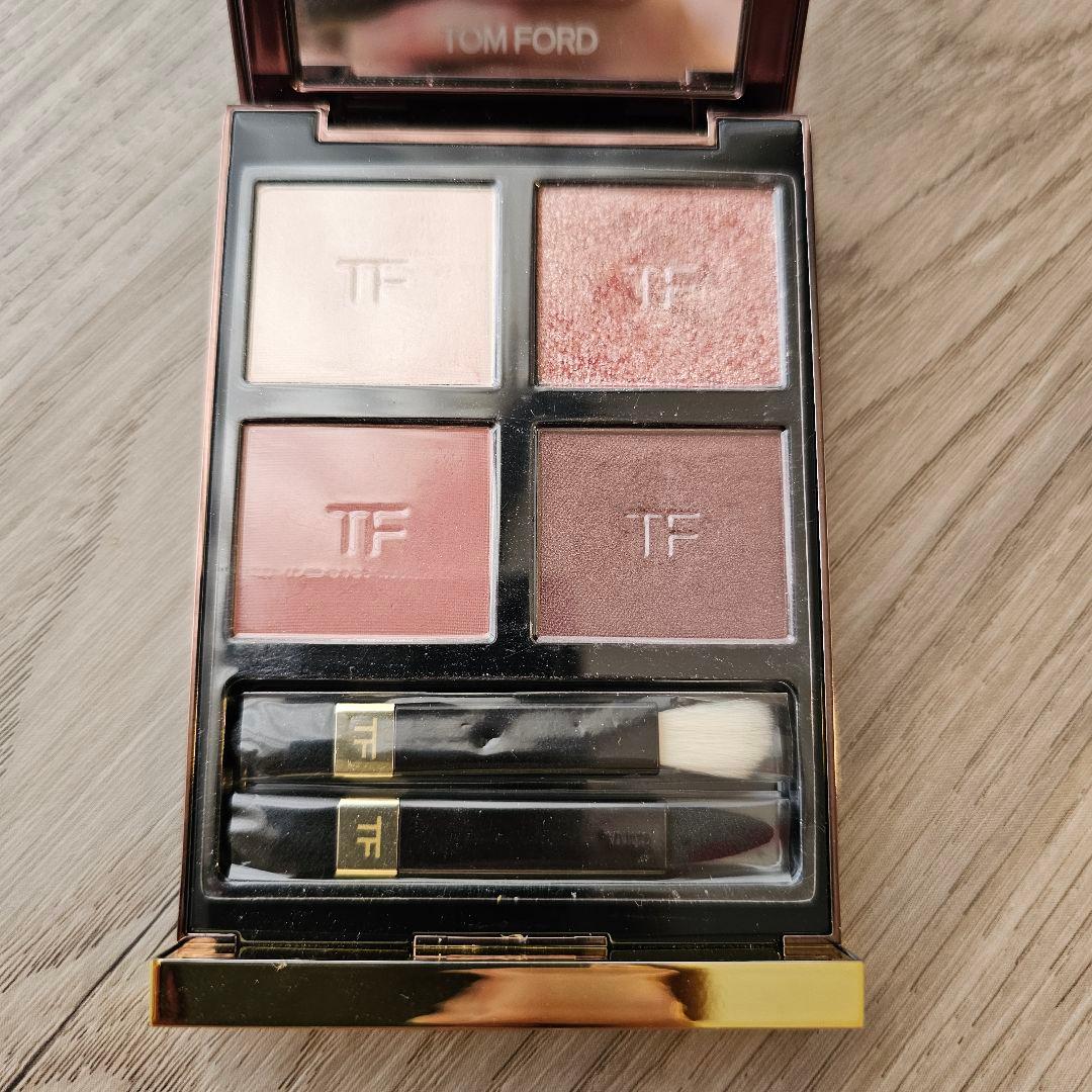 TOM FORD アイカラークォード 030 イノセントローズ