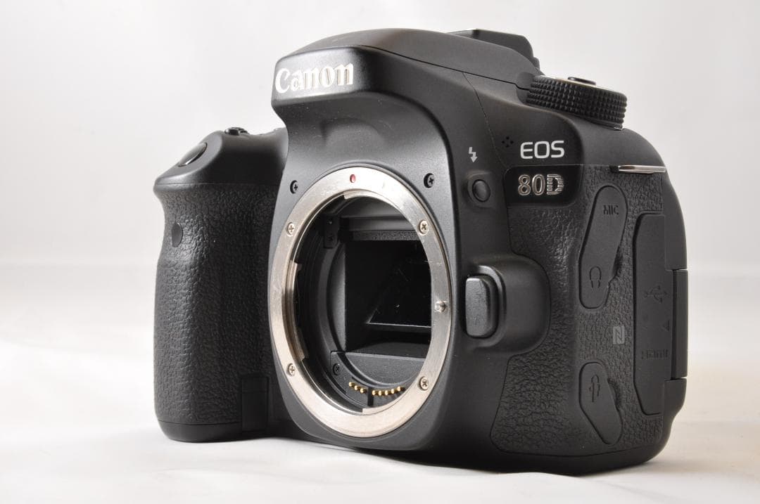 ■ 美品 ■ キャノン　Canon EOS 80D ボディ