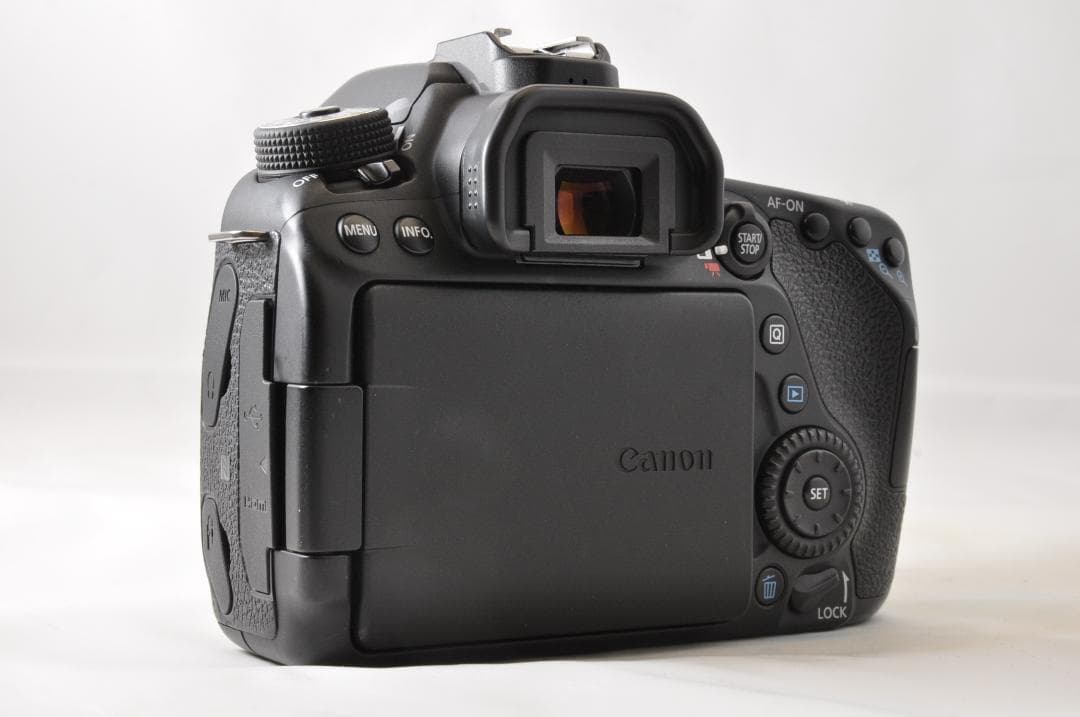 ■ 美品 ■ キャノン　Canon EOS 80D ボディ