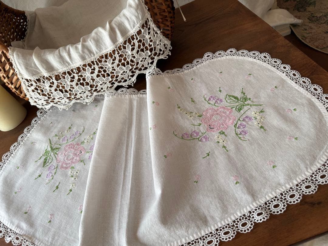 フランスアンティークஐ⋆*可愛いほっこり花柄刺繍のクロス