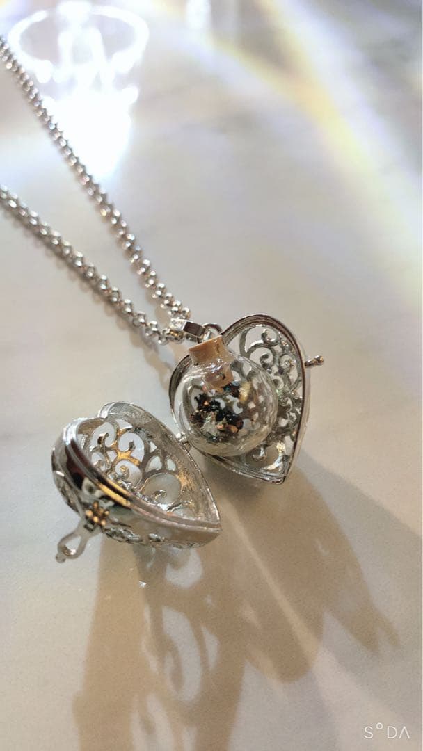 本物の流れ星の粉⭐️✨隕石の粉＆ラメ入り開運ネックレス✨✨✨✨最高峰宇宙の隕石⚜️✨