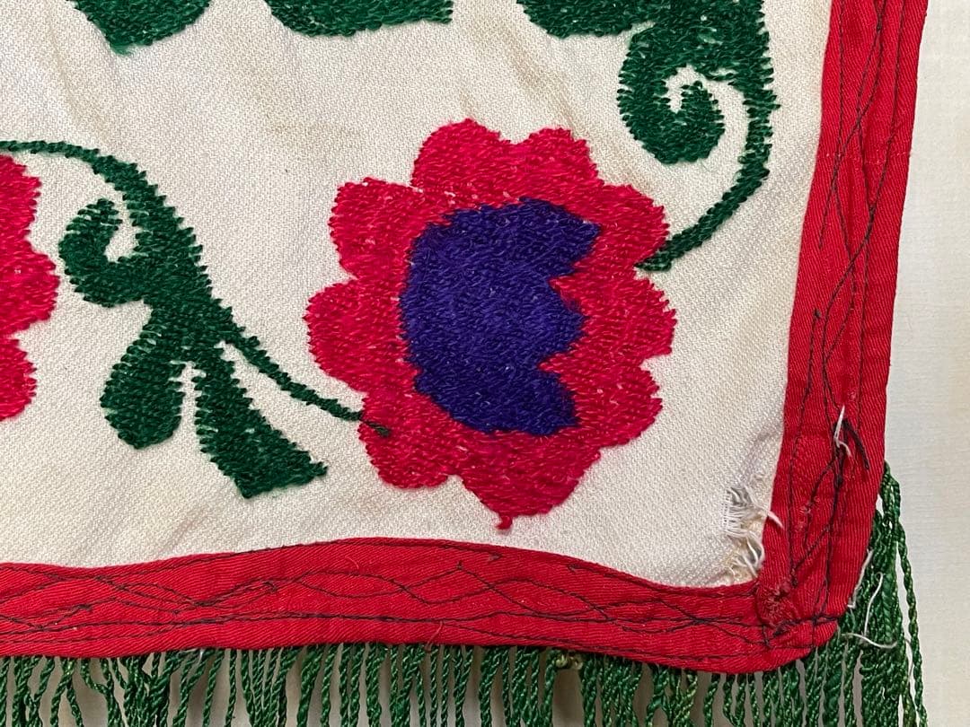 ウズベキスタン スザニ 刺繍 ビンテージ suzani 古布 壁掛け タペストリ