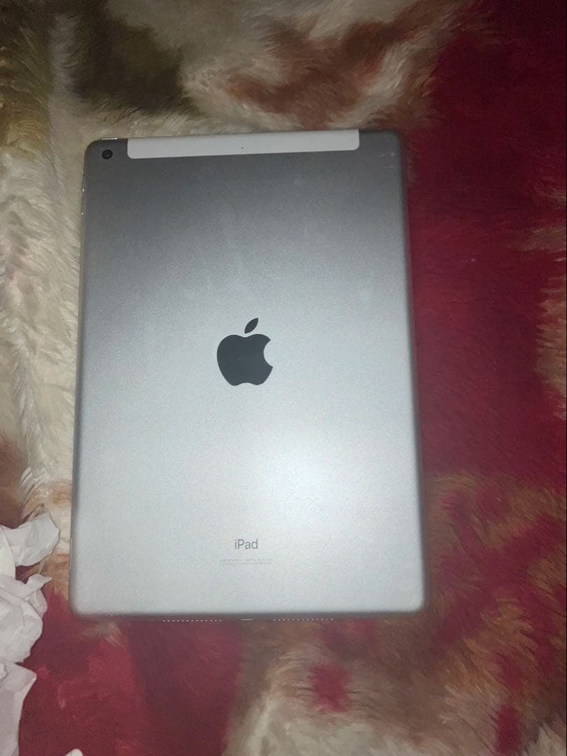 Apple iPad シルバー 第9世代 Wi-Fi + Cellular