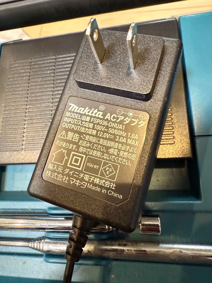 Makita TV100 ポータブルテレビ 10V型
