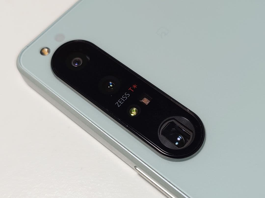 ★★★SONY Xperia 1 IV（SO-51C）ホワイト　カバー多数★★★