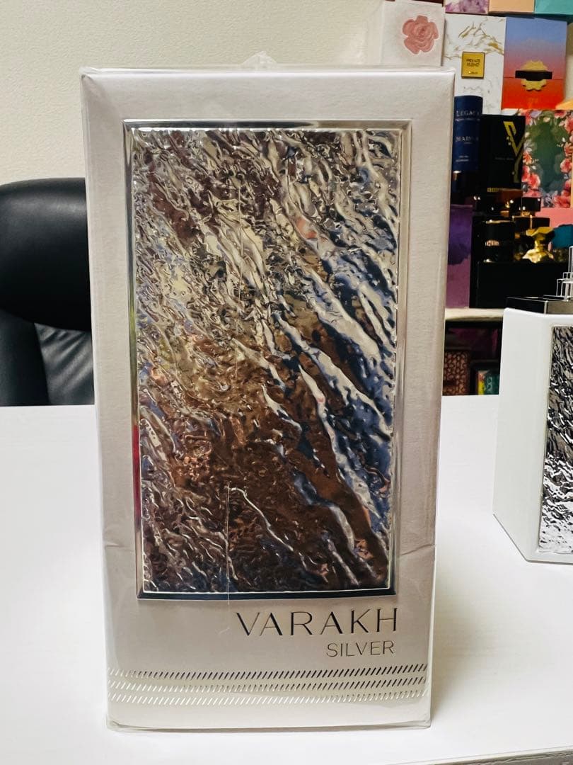 ドバイ香水Varakh Silver 100ml