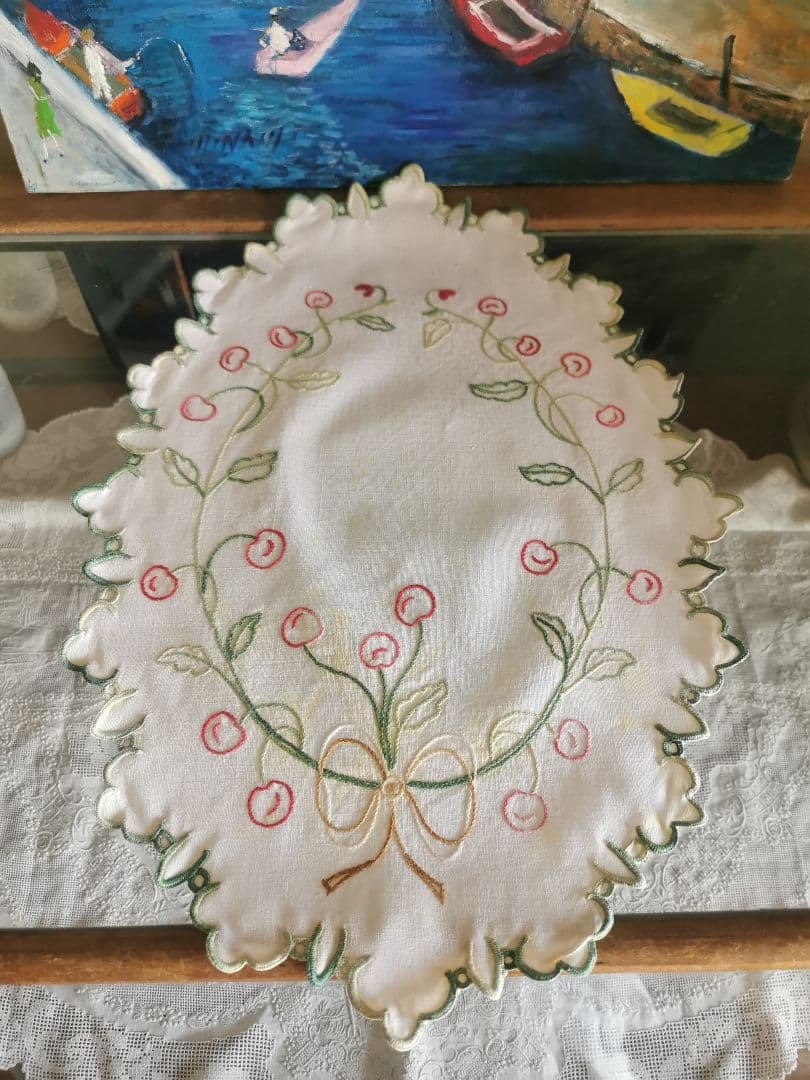 アンティーク フランス さくらんぼ刺繍 総スカラップリム リネンオーバルドイリー