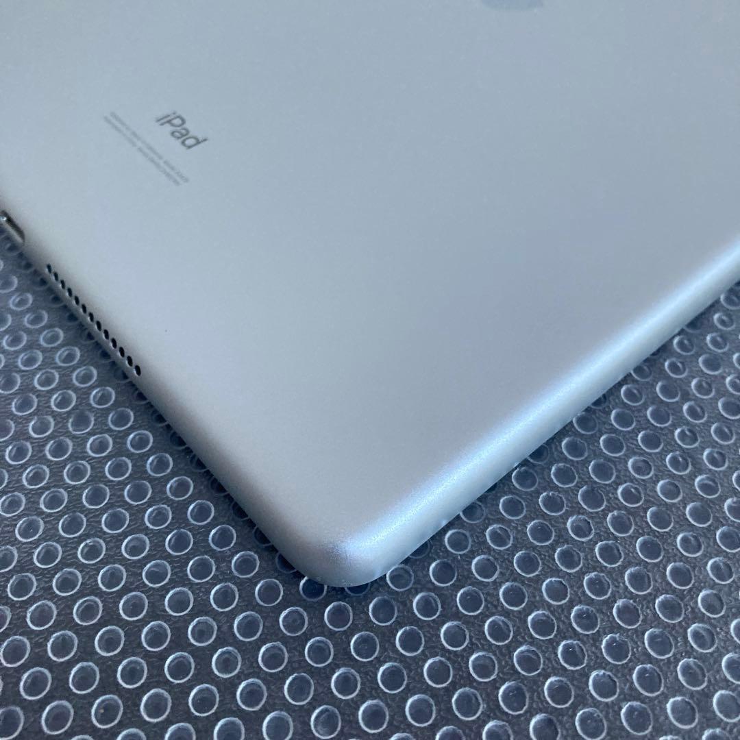 3671【早い者勝ち】電池良好☆iPad8 第8世代 32GB SIMフリー☆