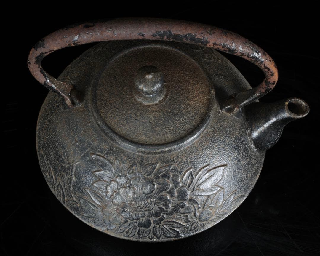 時代物【三巌堂】牡丹紋鉄瓶 在銘 南部鉄器 砂鉄なし 煎茶道具 古美術 骨董品