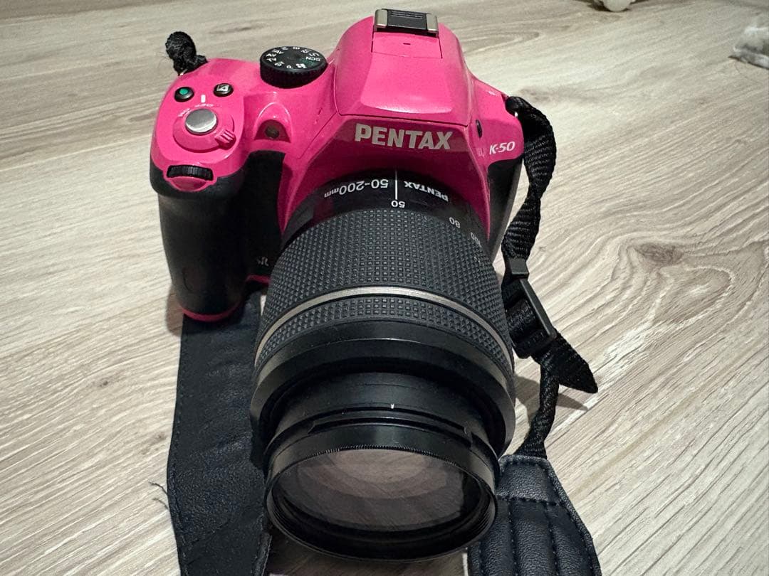 PENTAX K-50 ピンク デジタル一眼レフカメラ　専用バック付き