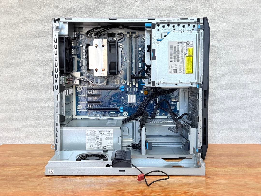 ベアボーン状態のHP Z2 Tower G5 Workstation