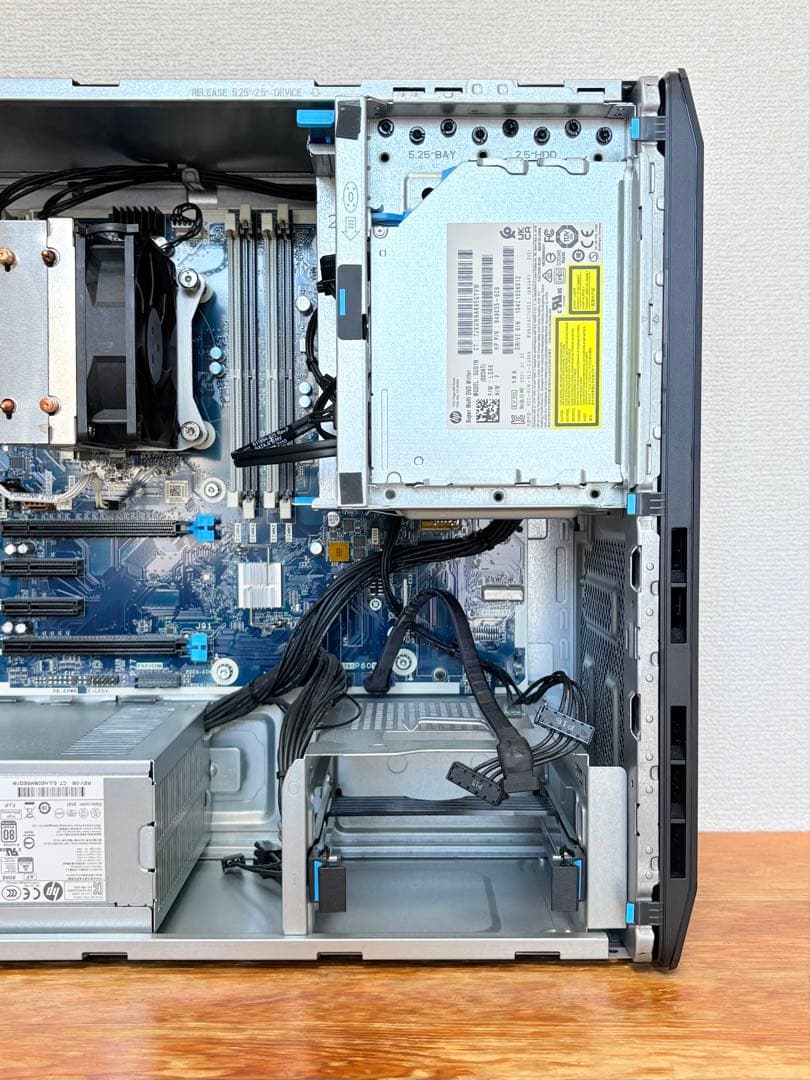 ベアボーン状態のHP Z2 Tower G5 Workstation