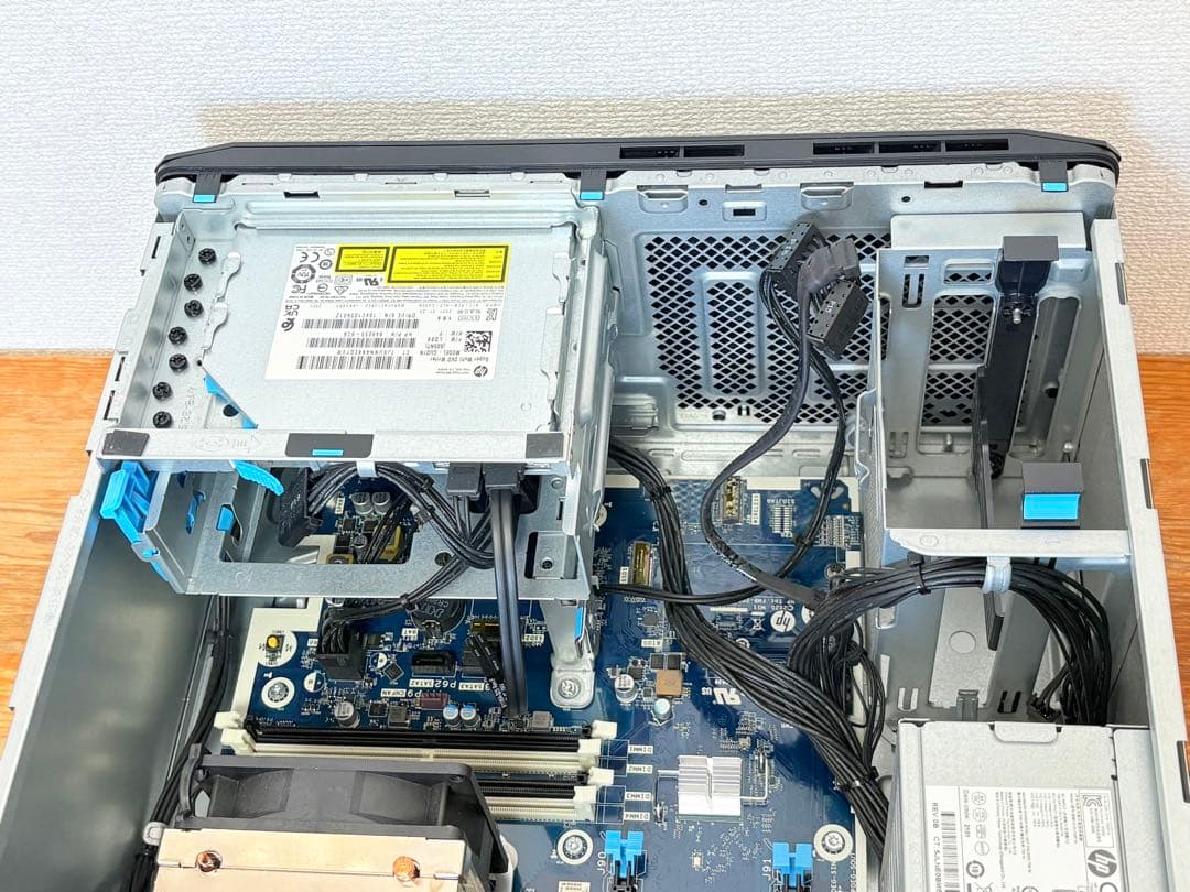 ベアボーン状態のHP Z2 Tower G5 Workstation