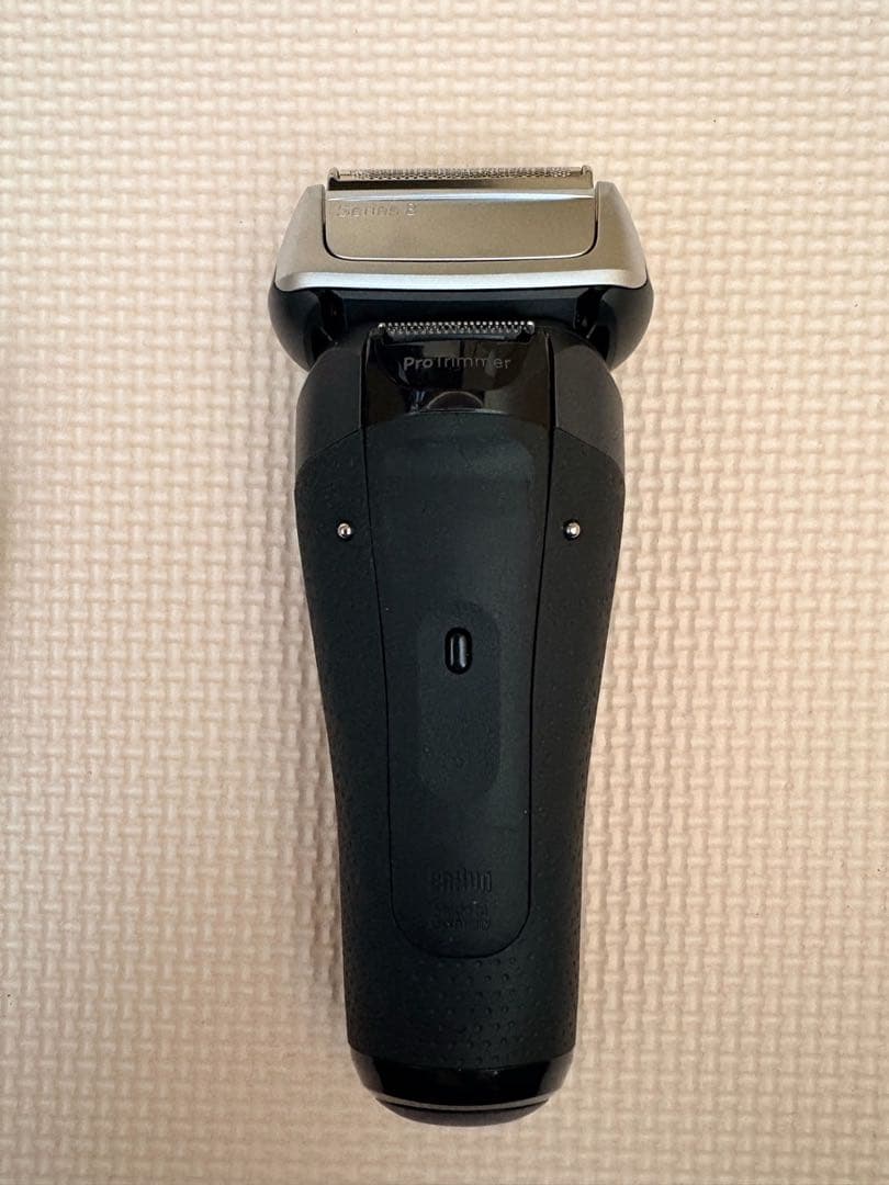 未使用 ブラウン 電気シェーバー シリーズ8 wet & dry 5795