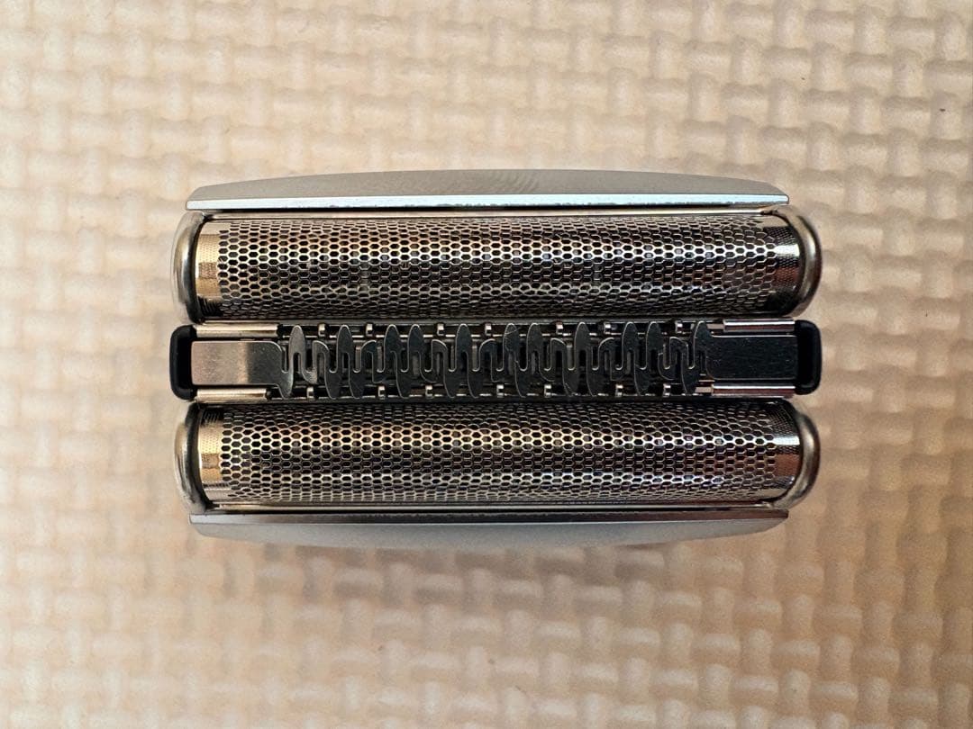 未使用 ブラウン 電気シェーバー シリーズ8 wet & dry 5795
