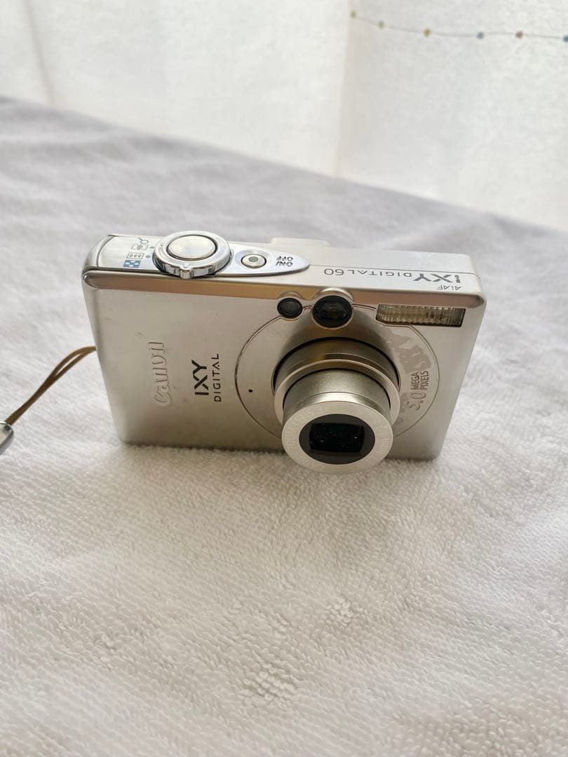 動作品　Canon カメラ　IXY 60 PC1158 シルバー　コンデジ