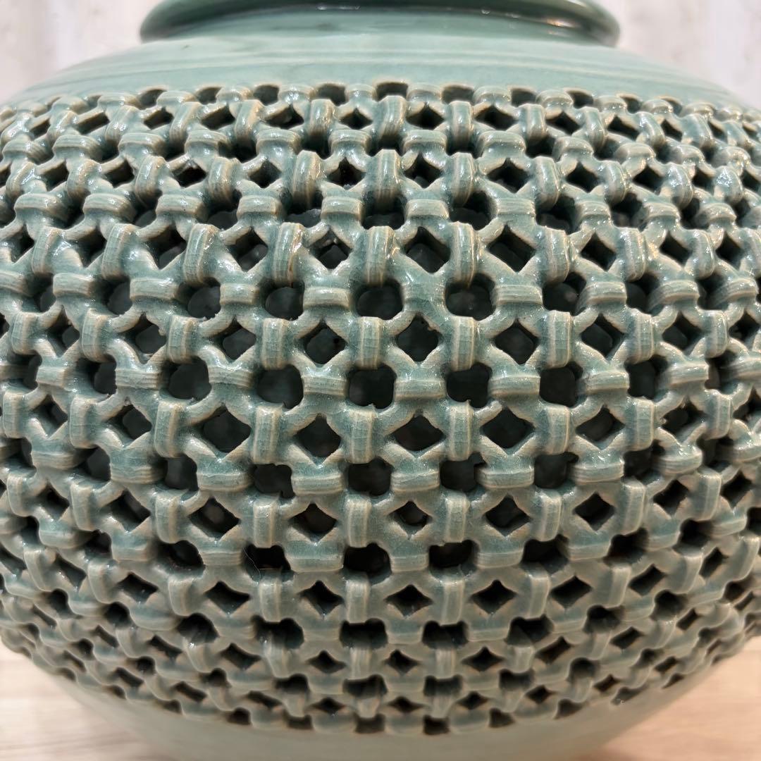青磁器 透かし彫り 花瓶 花器 飾り壺 インテリア