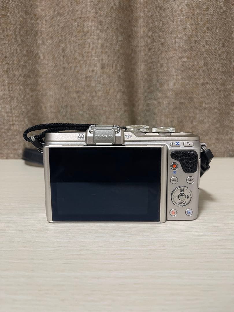 OLYMPUS PEN E-PL8 ブラック　シャッター枚数773枚　美品