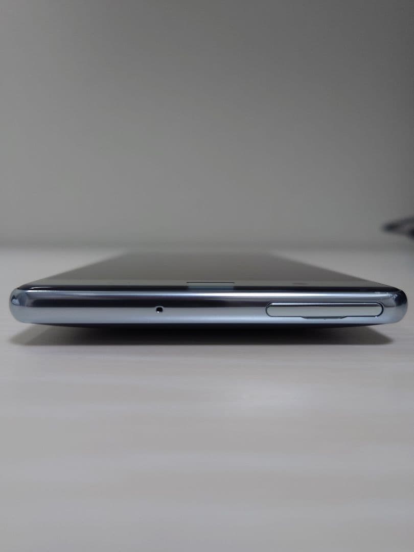 【画面傷なし】Xperia XZ2 Premium シルバー ケース付
