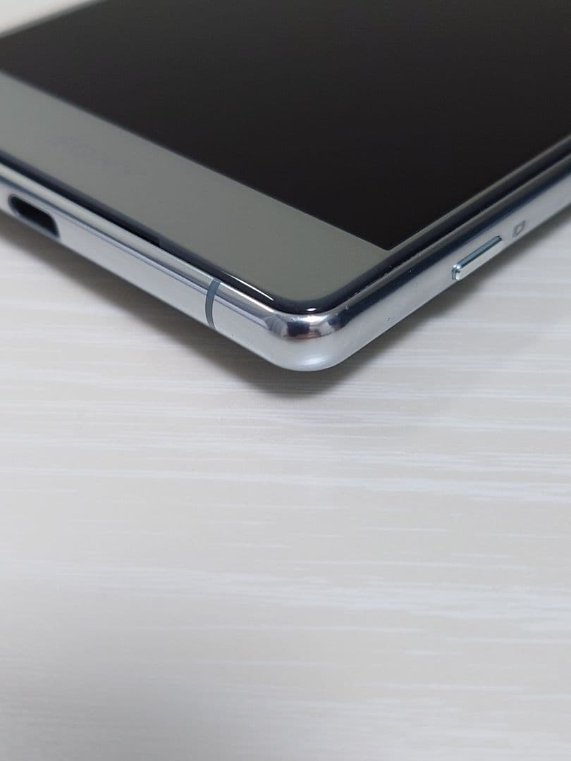 【画面傷なし】Xperia XZ2 Premium シルバー ケース付