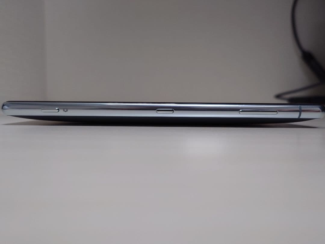【画面傷なし】Xperia XZ2 Premium シルバー ケース付