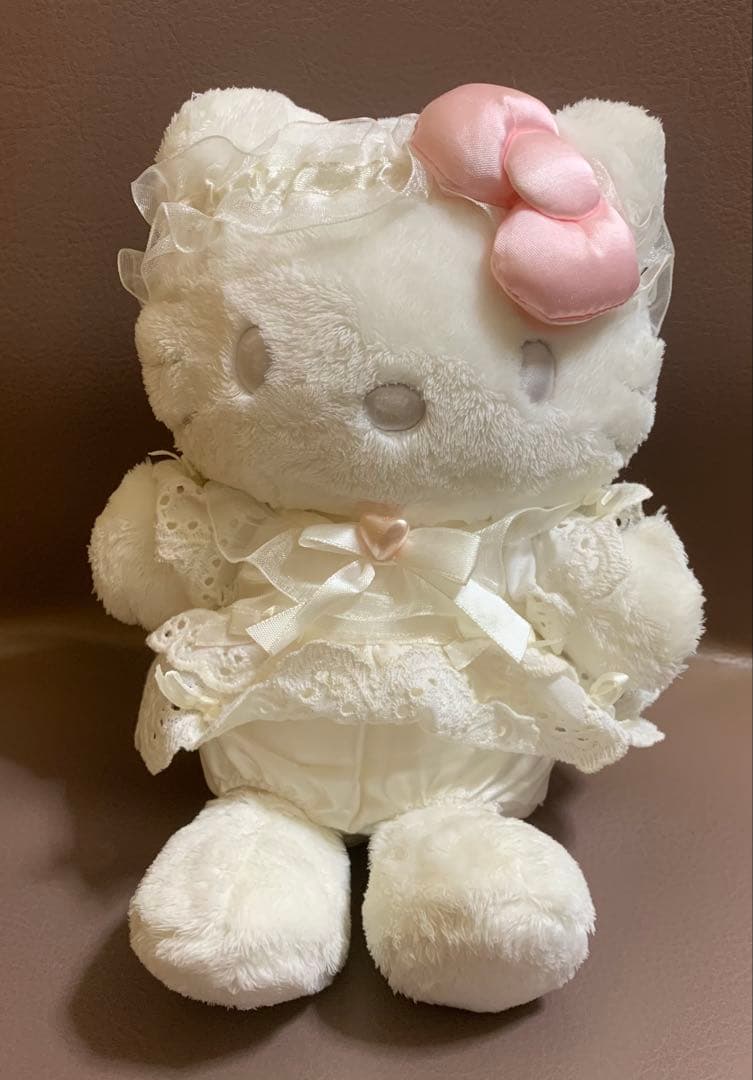 白色リボン付きキティちゃんぬいぐるみ