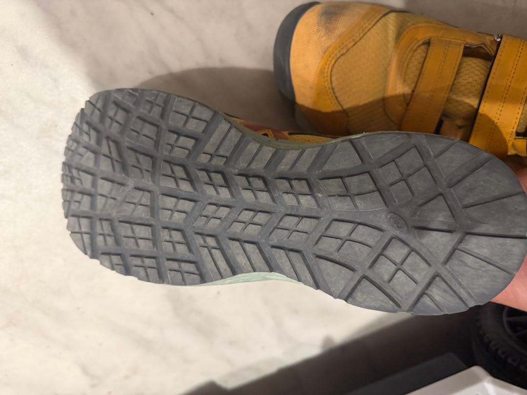 ASICS イエロー ハイカット安全靴 ベルクロ