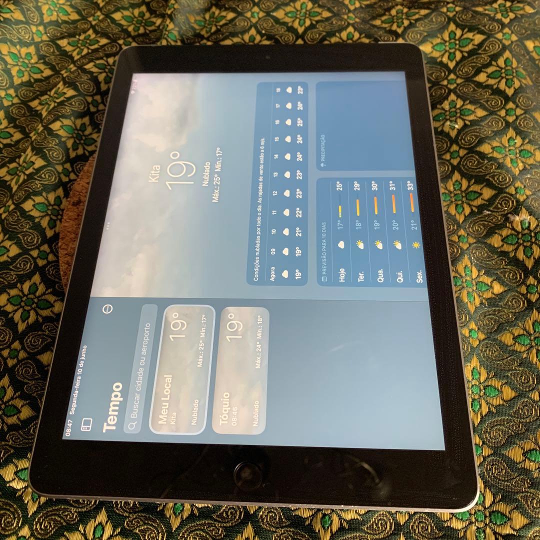 iPad 5世代 32gb Wi-Fi + CELULAR SIMFREE
