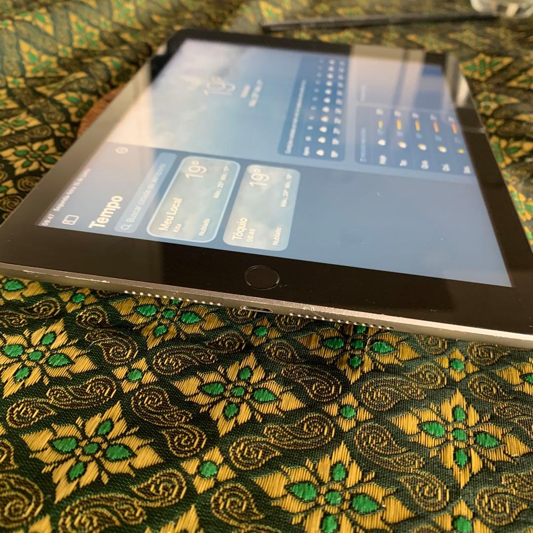 iPad 5世代 32gb Wi-Fi + CELULAR SIMFREE