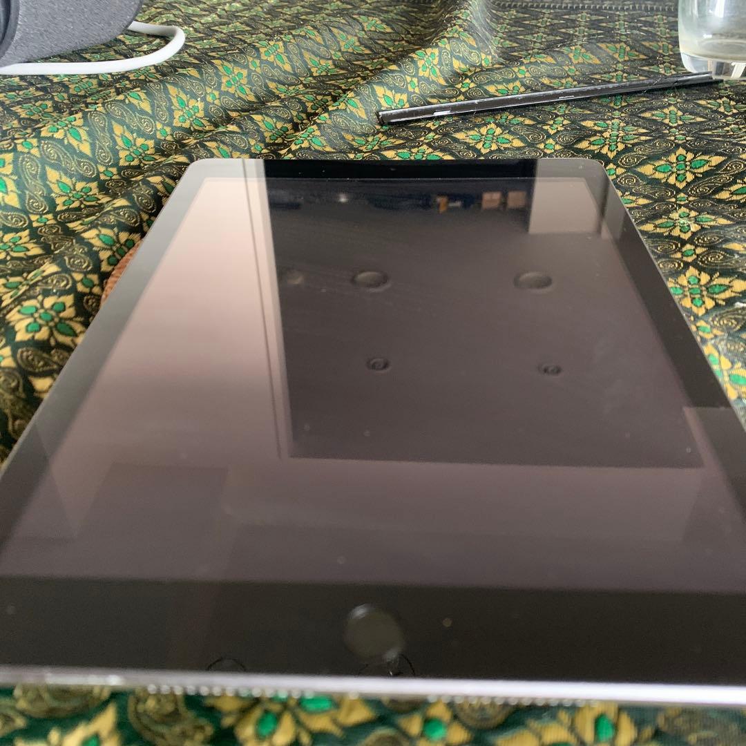iPad 5世代 32gb Wi-Fi + CELULAR SIMFREE